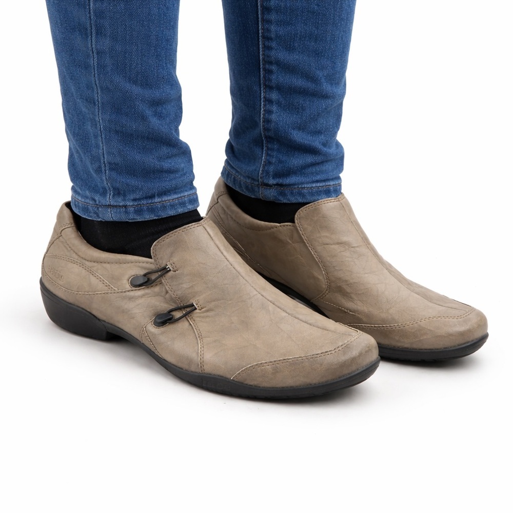 Size 9 Taos Bungie Jump Women’s Leather Slip On Shoes Comfort Loafers Casual